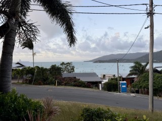 Spectacular Ocean Views – Furnished 2-Bedroom Unit in Prime Airlie Beach Location
