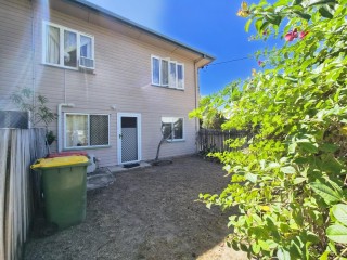 Convenient 2-Bedroom Unit – Minutes from Townsville CBD