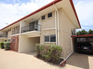 Spacious Townhouse Close To Golf Course