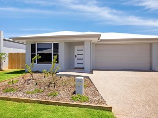 ROOM FOR RENT - FULLY FURNISHED WITH PRIVATE ENSUITE & KITCHENETTE